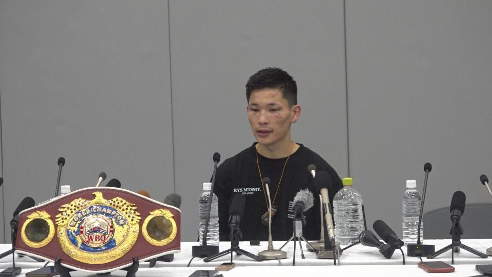 WBO暫定王座獲得後の記者会見に臨む松本流星