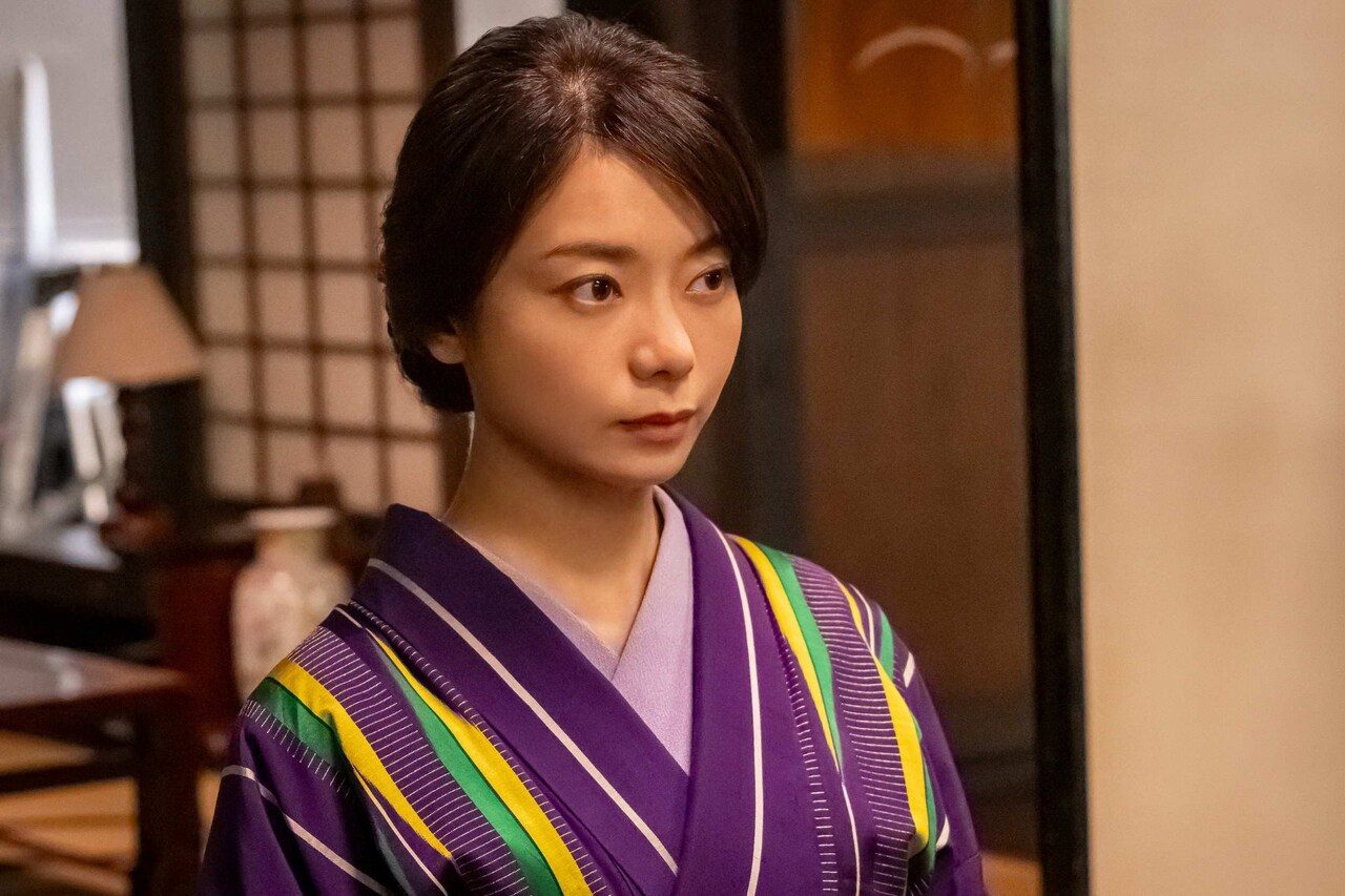 続編のキャスト、森カンナ演じるなつ美の姉・はる江が紫の着物姿で振り向く場面
