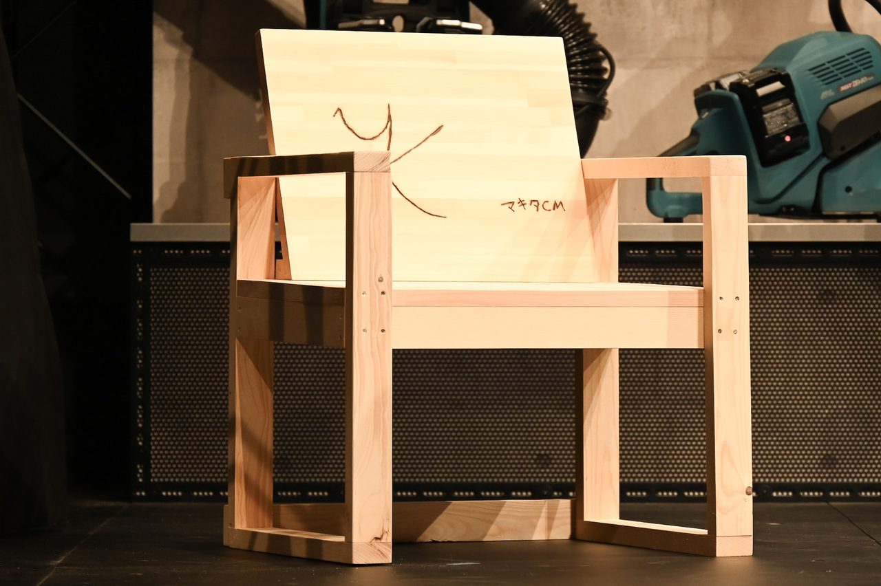 発表会で披露された、マキタの工具で作られた手作りの木製イス