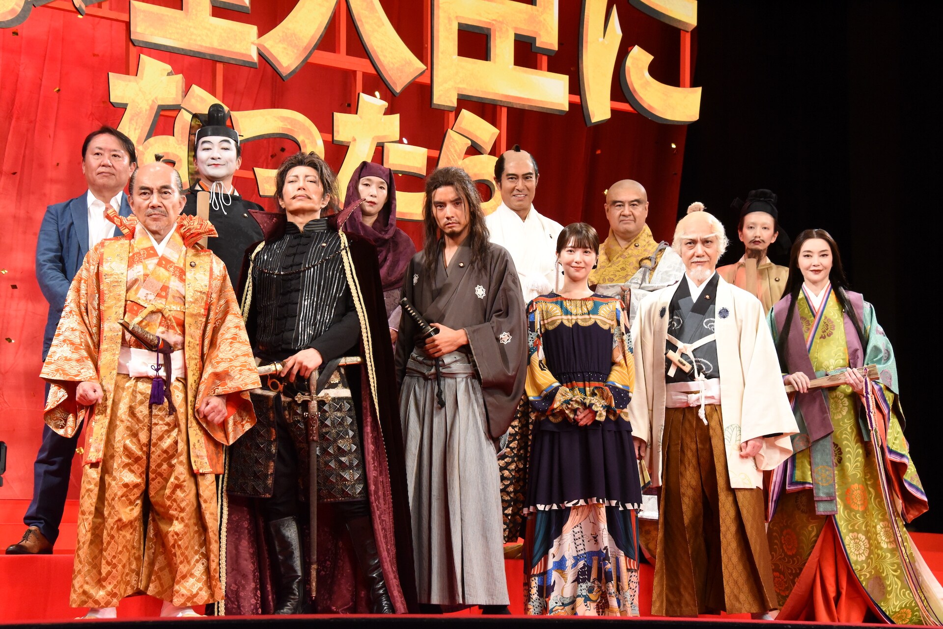 完成披露舞台挨拶に集まった偉人内閣のキャストと監督