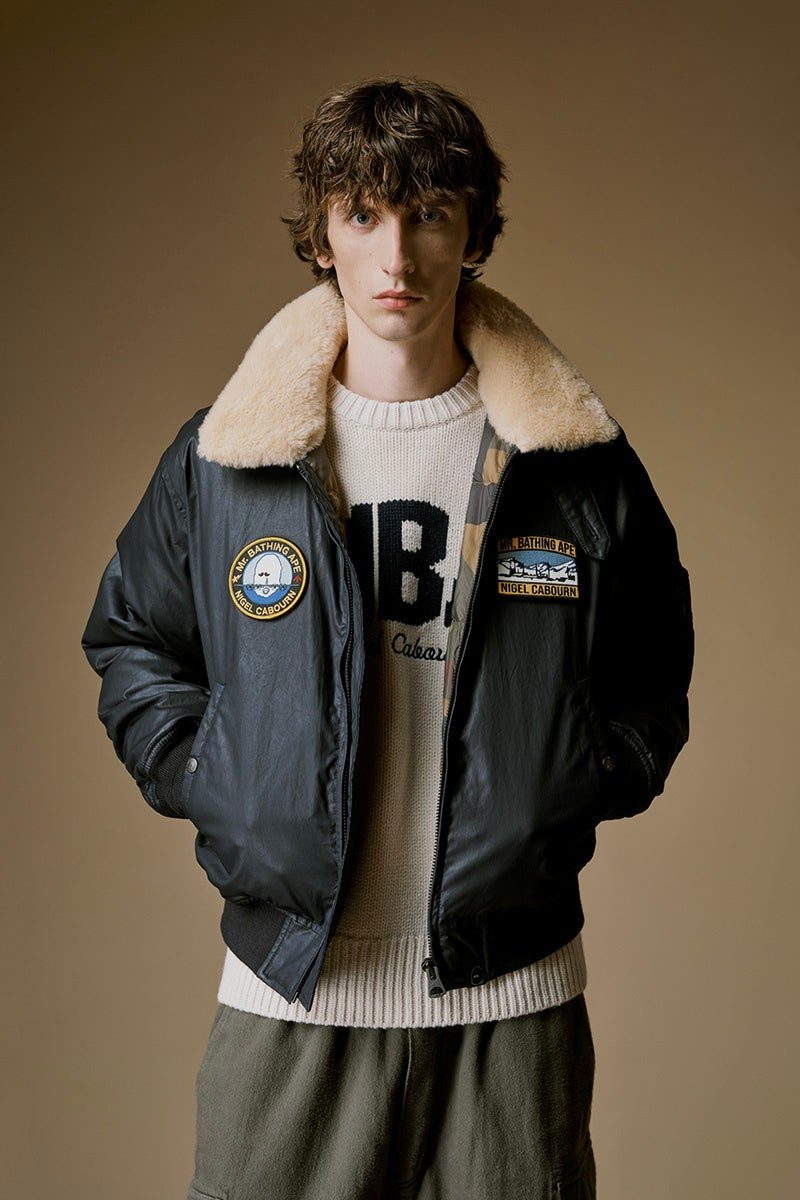 Mr. BATHING APE × Nigel Cabourn B-15C フライトジャケット 胸元にコラボロゴのパッチ