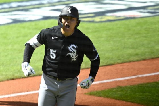 ホワイトソックス村上宗隆がポストシーズン初本塁打を放ち雄たけびを上げる様子