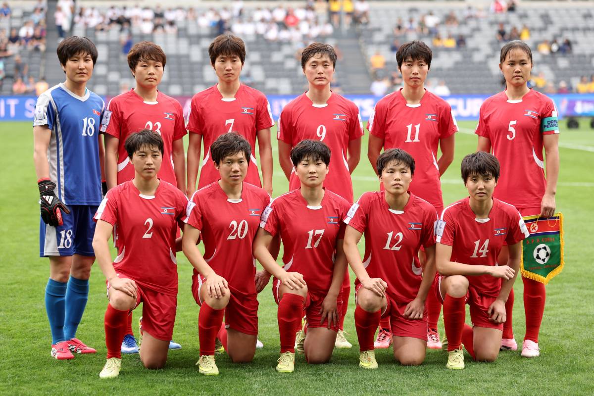 アジア大会の試合前に整列した北朝鮮女子代表のスターティングメンバー