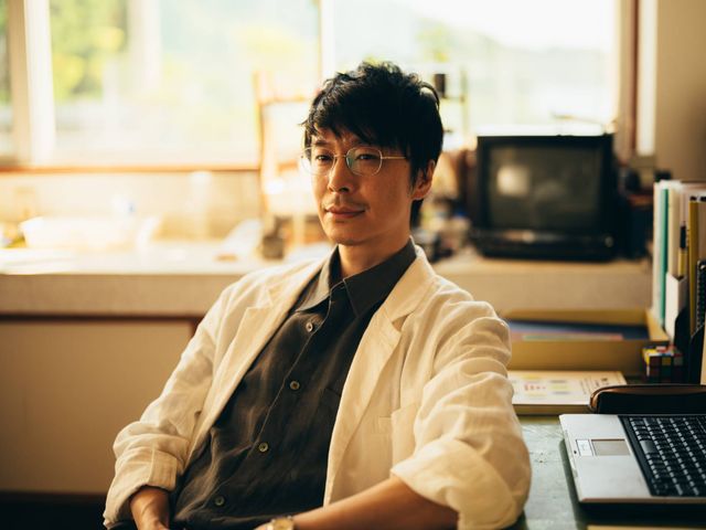 映画『汝、星のごとく』北原草介を演じる長谷川博己の場面写真