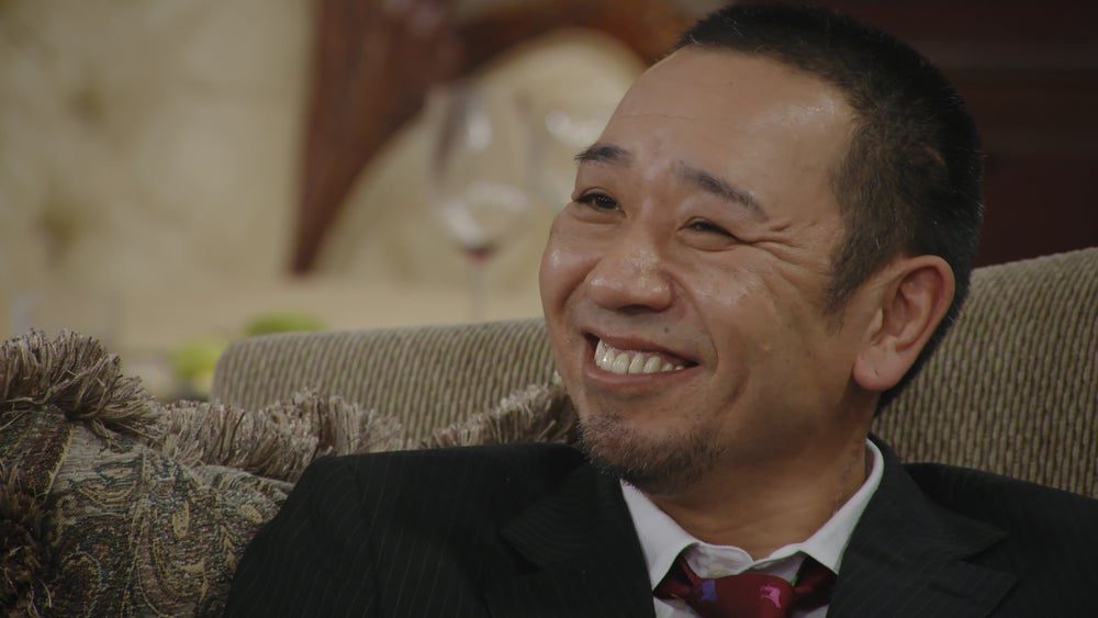 トークサバイバー!DEAD or LAUGHの場面写真 笑顔でソファに座る出演者