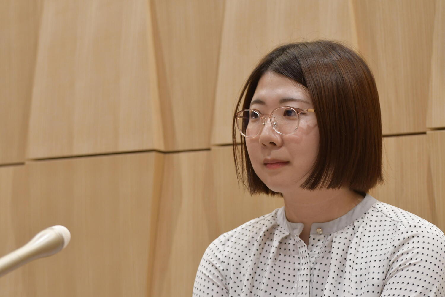 棋士編入の記者会見に臨む西山朋佳白玲
