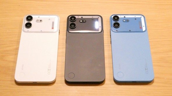 Nothing Phone (4b)のホワイト・ブラック・ブルーの実機背面