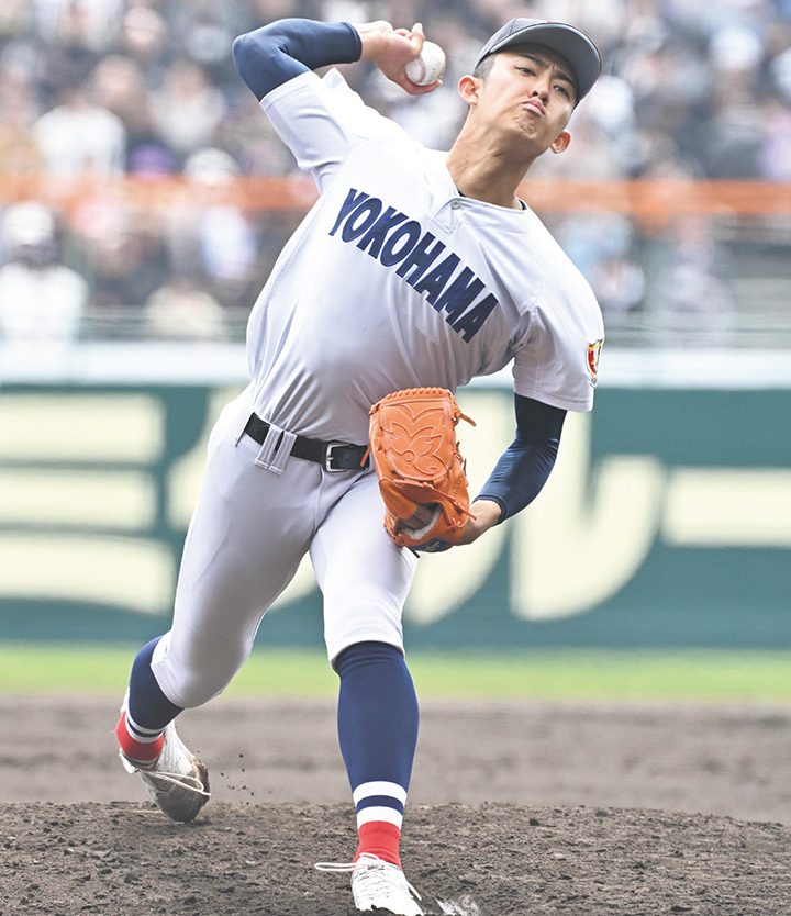 横浜高のユニフォームで投げる織田翔希投手