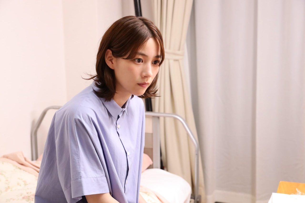 のん 公式サイトに掲載された配信記念会見の写真