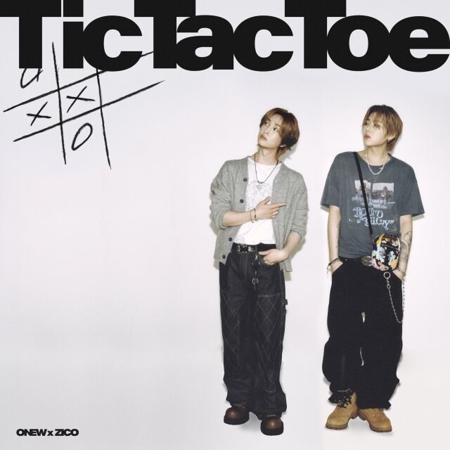 オンユとジコのTic Tac Toeのカバー画像。2人が並んで立っている