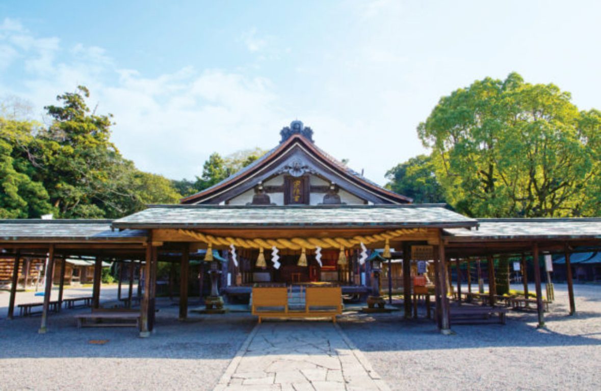 福津市の宮地嶽神社の社殿。プリンセス駅伝のコースが通る