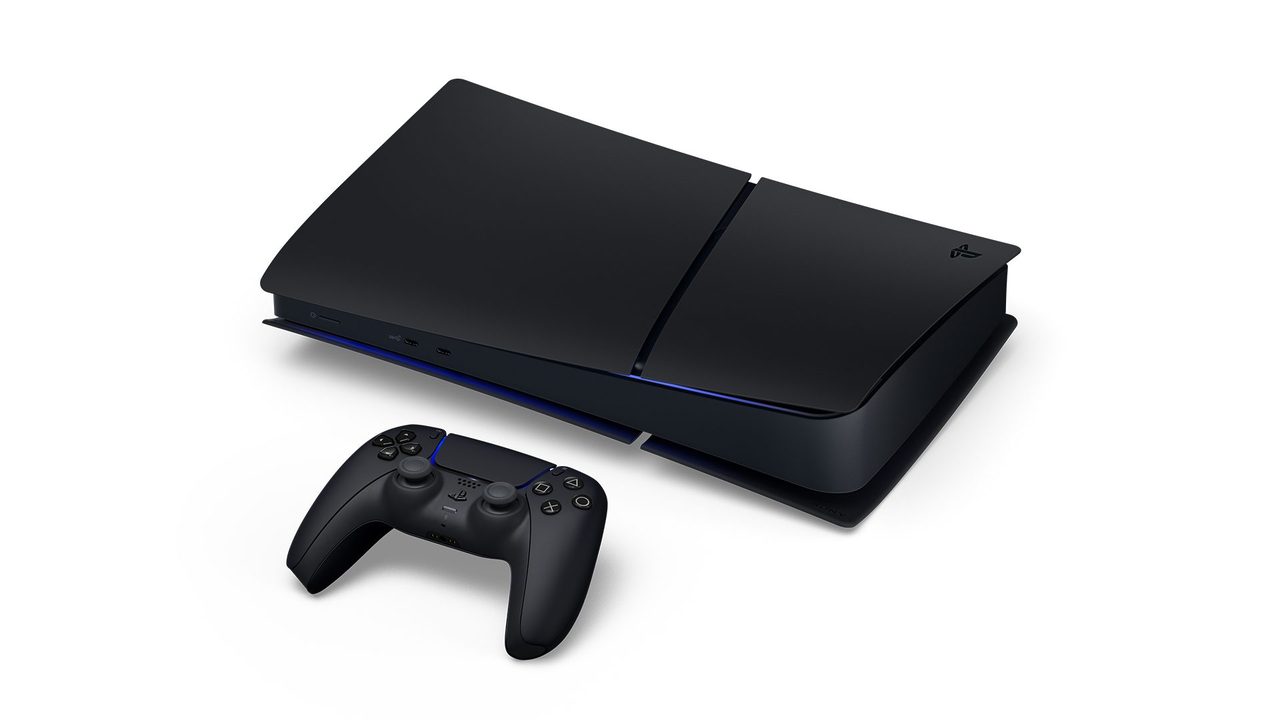 横置きにしたミッドナイト ブラックのPS5本体とコントローラー