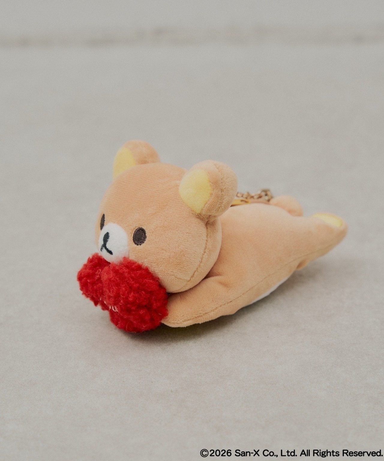 ハートを抱えたリラックマのぬいぐるみチャーム