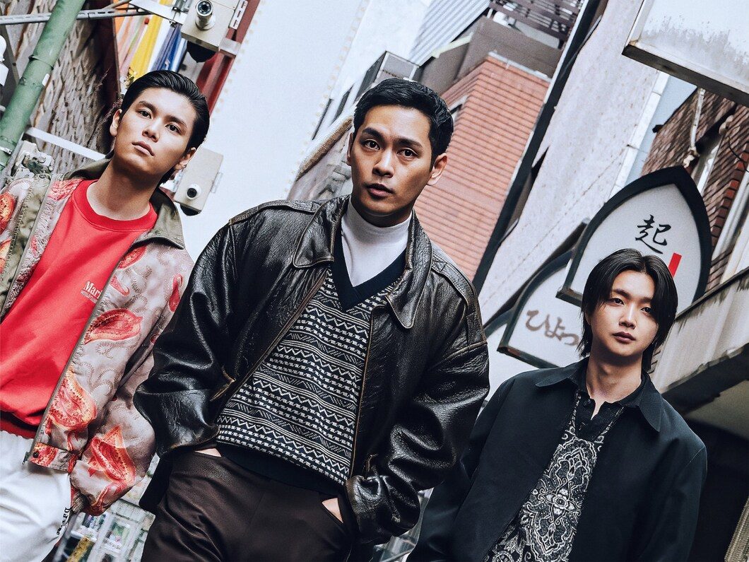映画RYUJI竜二 場面写真 登場人物が並ぶシーン