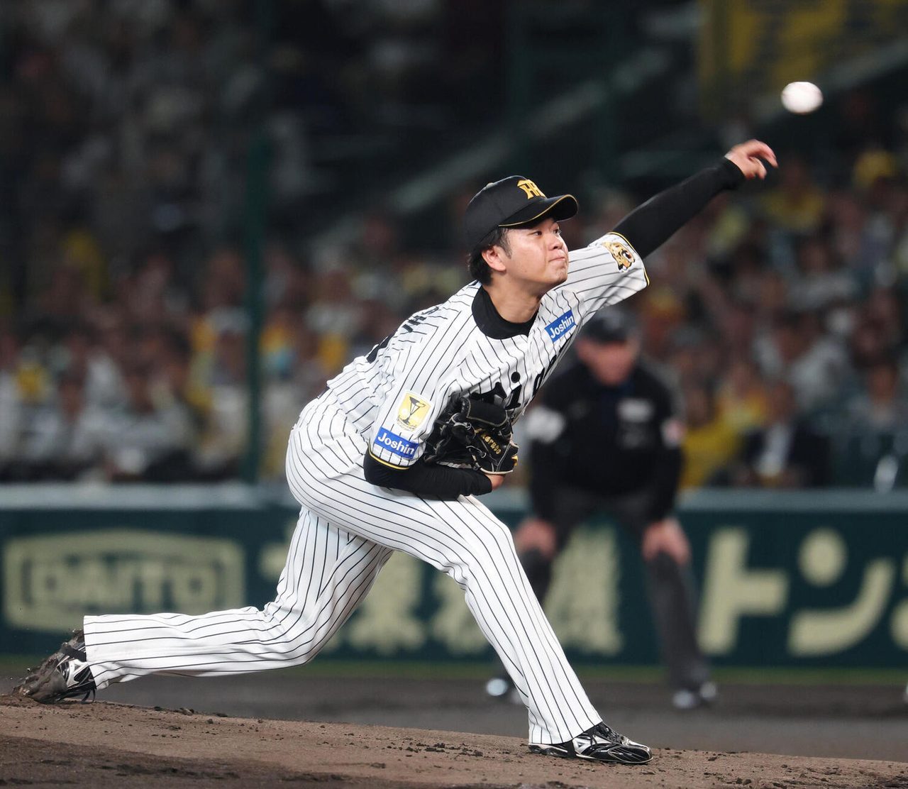 甲子園のマウンドで投げ込む阪神の高橋遥人投手