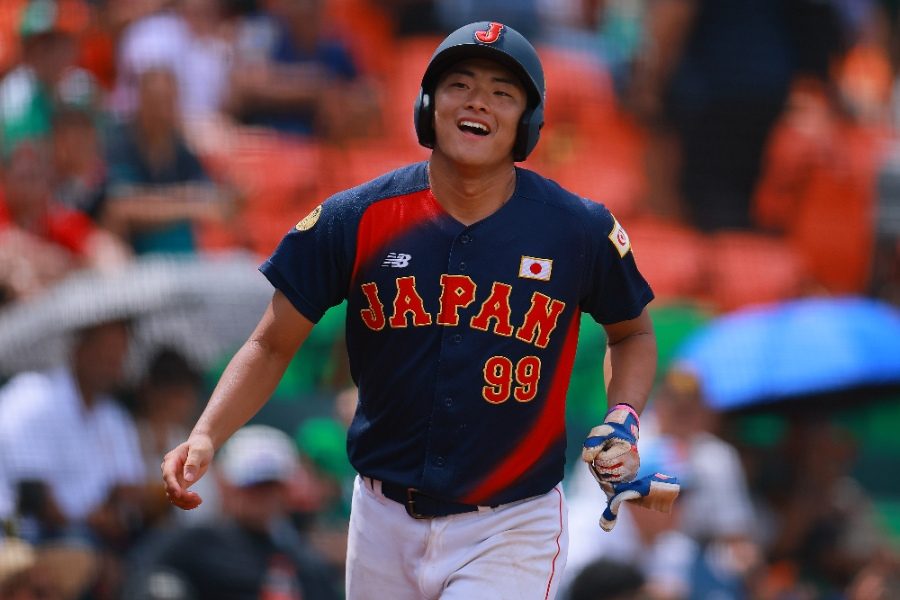 U-15野球ワールドカップで日本代表のユニフォームを着た関蓮太郎捕手
