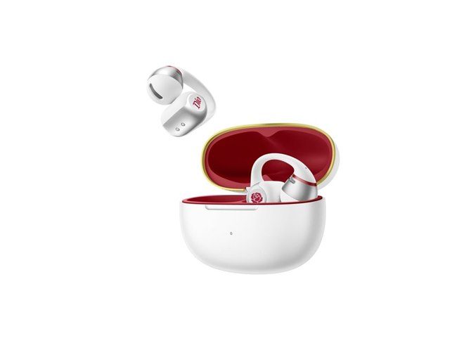 Shokz OpenDots 2 ディオ・ブランドーモデルのイヤホンと充電ケース