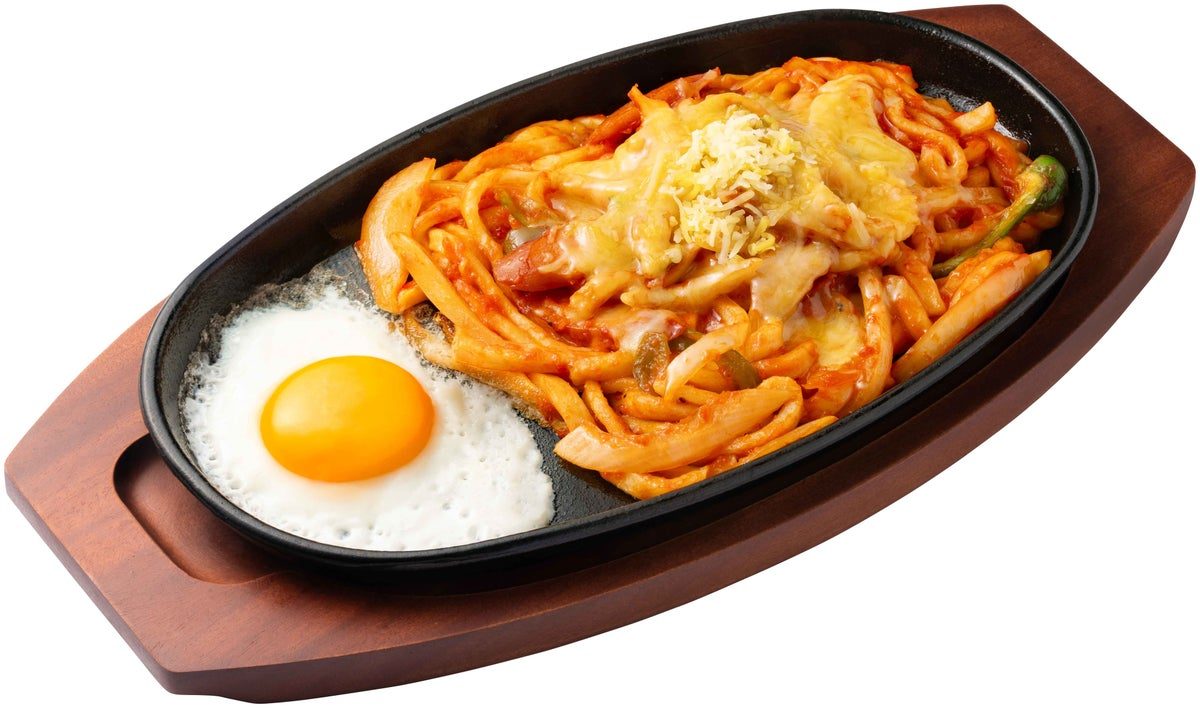 チーズがのった資さんうどんのチーズナポリタンうどん