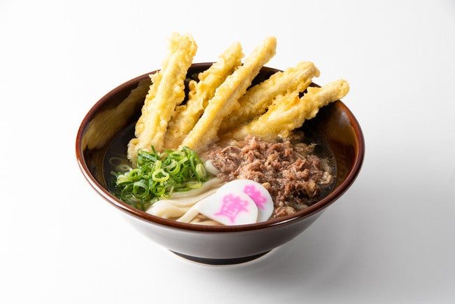 資さんうどんの肉ごぼ天うどん(ごぼう天と牛肉がのったうどん)