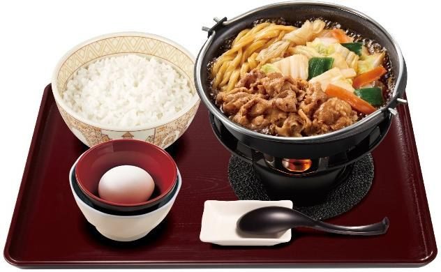 牛すき鍋定食のごはん・たまご付きの盛り付け例