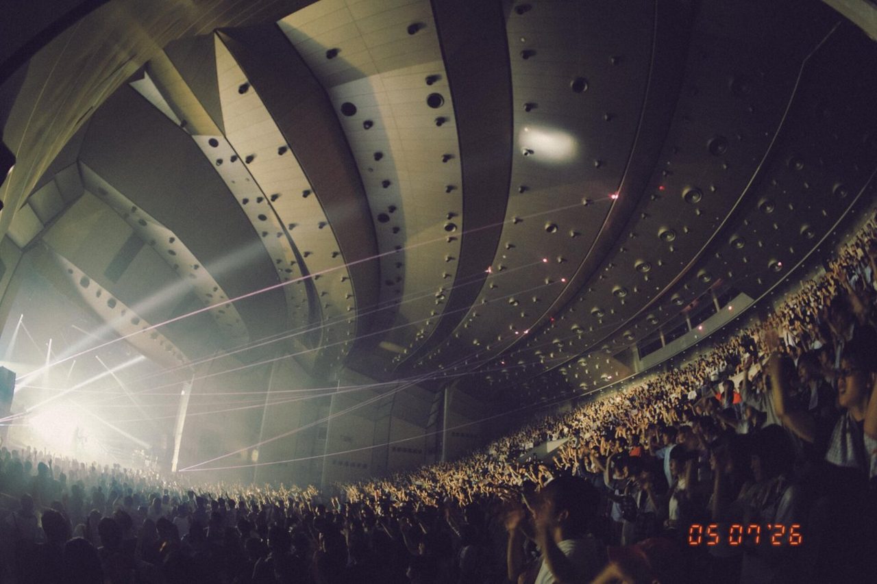 なとりのライブ会場の観客席の写真