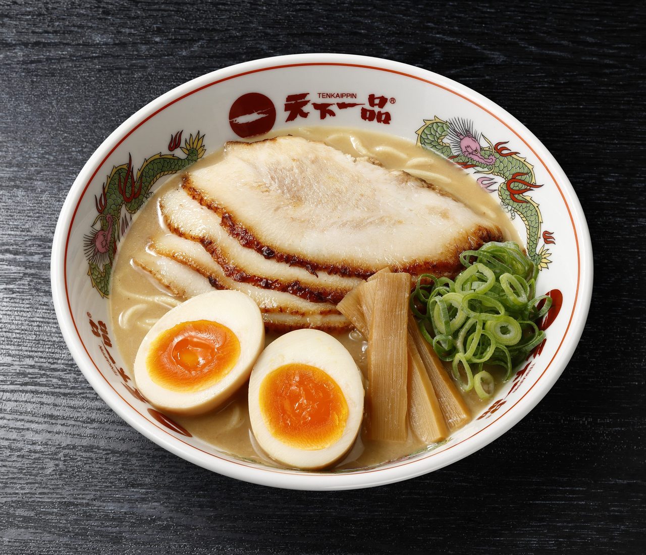 天下一品のラーメン チャーシューと味付け玉子入り
