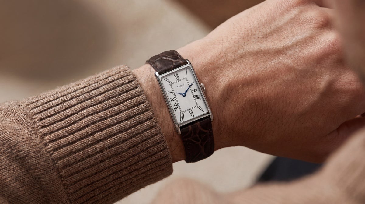 TIMEX 1976 Rectangle Reissue のケースサイド。ステンレススチールの角形ケース