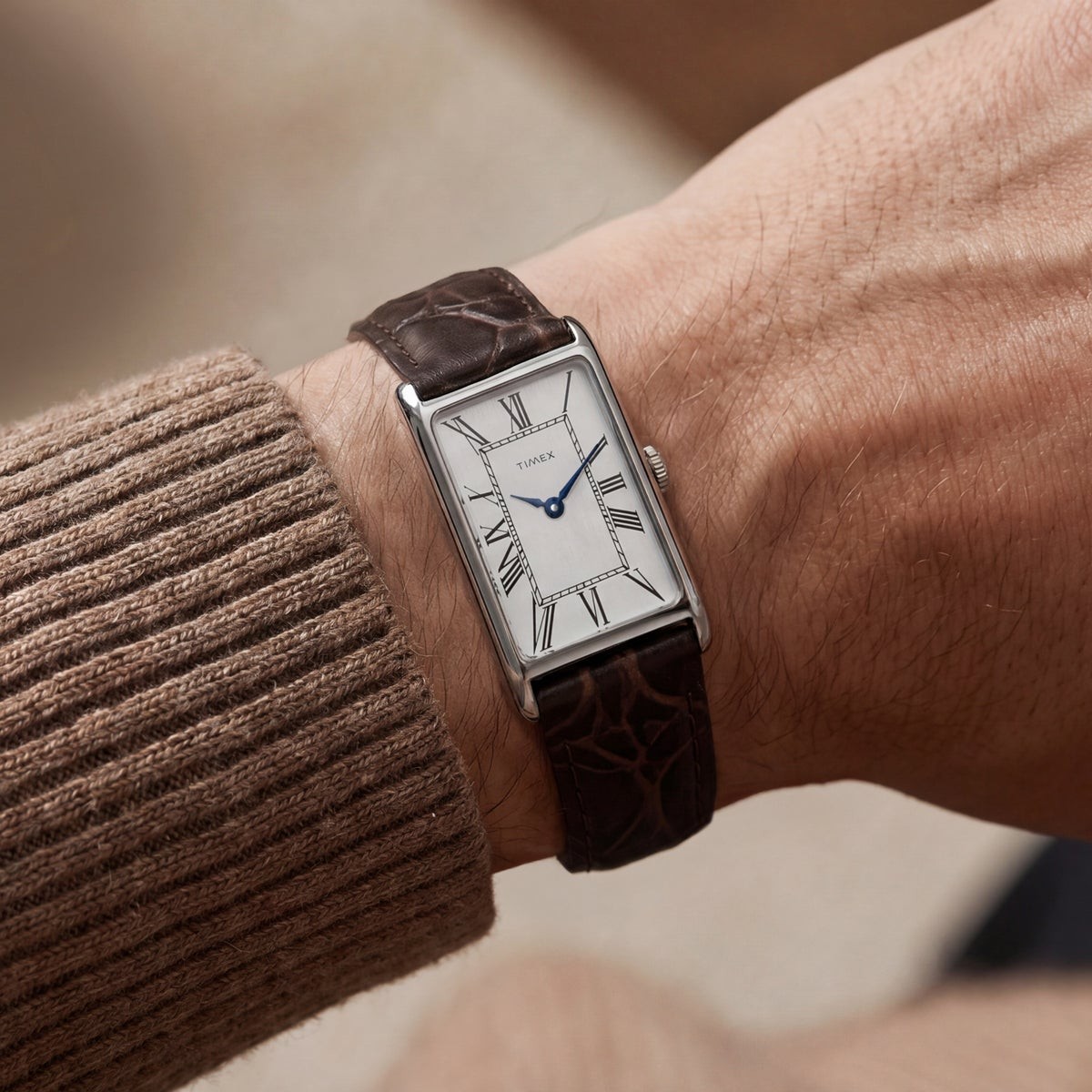 TIMEX 1976 Rectangle Reissue を手首に着けた様子