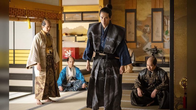 豊臣兄弟！ 第42回の場面写真 ロザリオを身につけた人物が立つ茶会前後のシーン