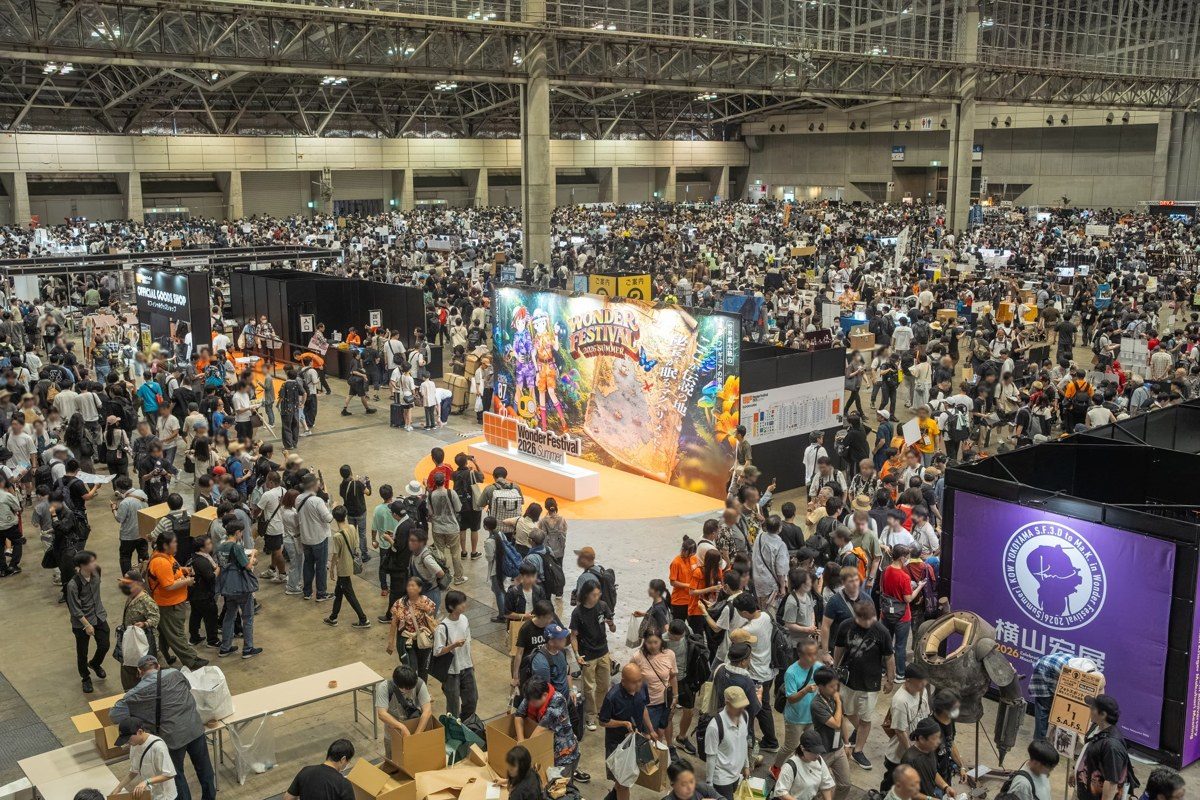 ワンダーフェスティバルの過去開催の会場風景 幕張メッセに並ぶブースと来場者