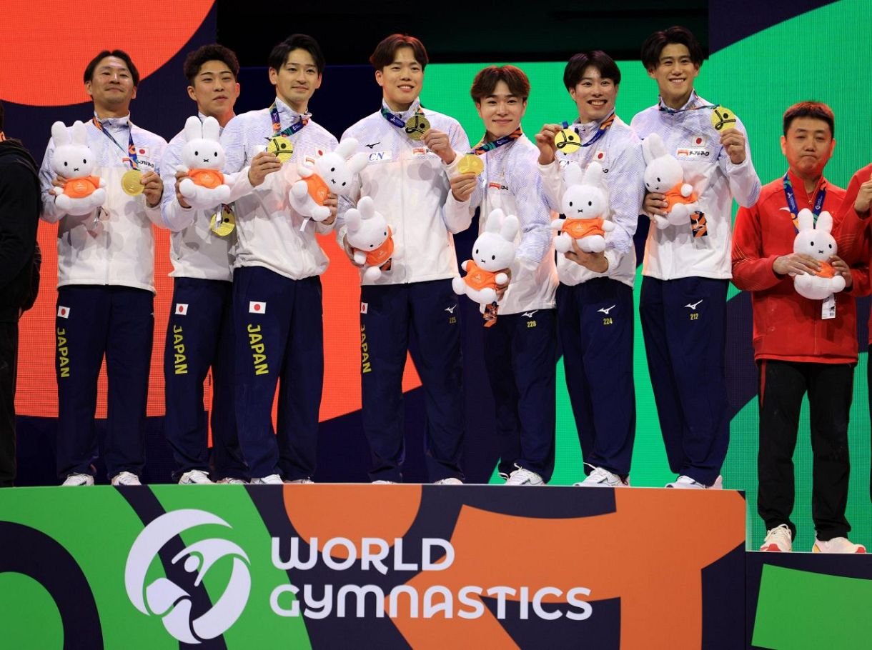 世界体操2026男子団体で金メダルを手にした日本代表