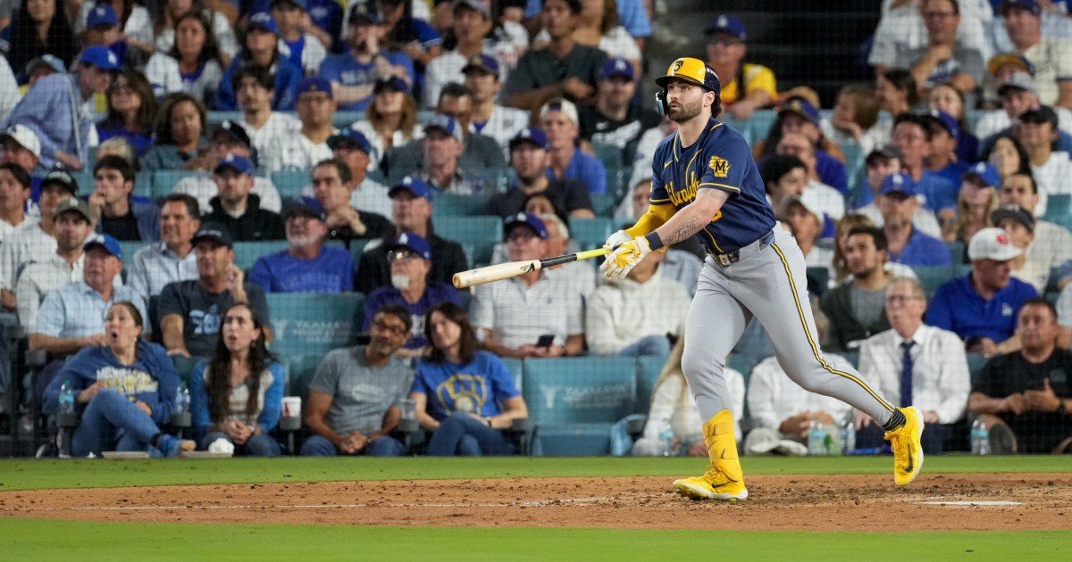 NLCS第4戦で本塁打を放つブルワーズのギャレット・ミッチェル